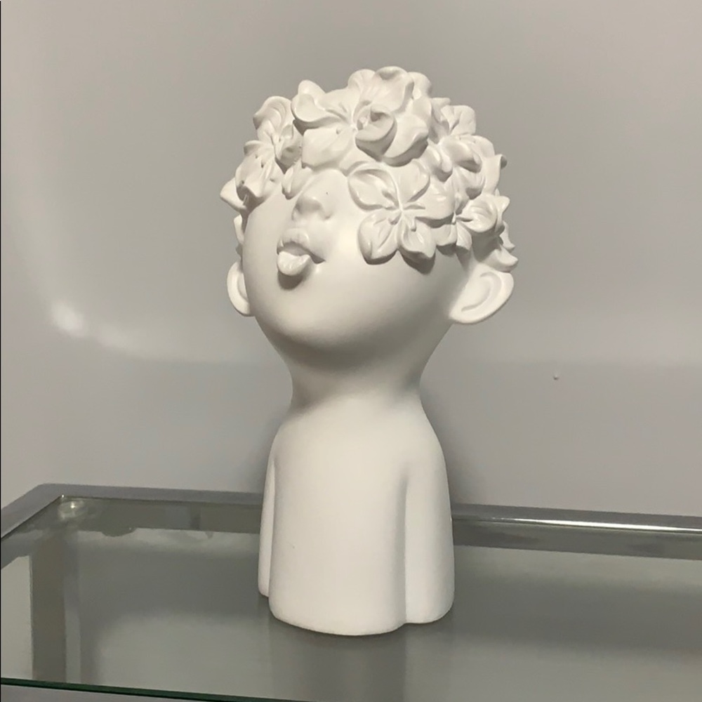 Statue/New